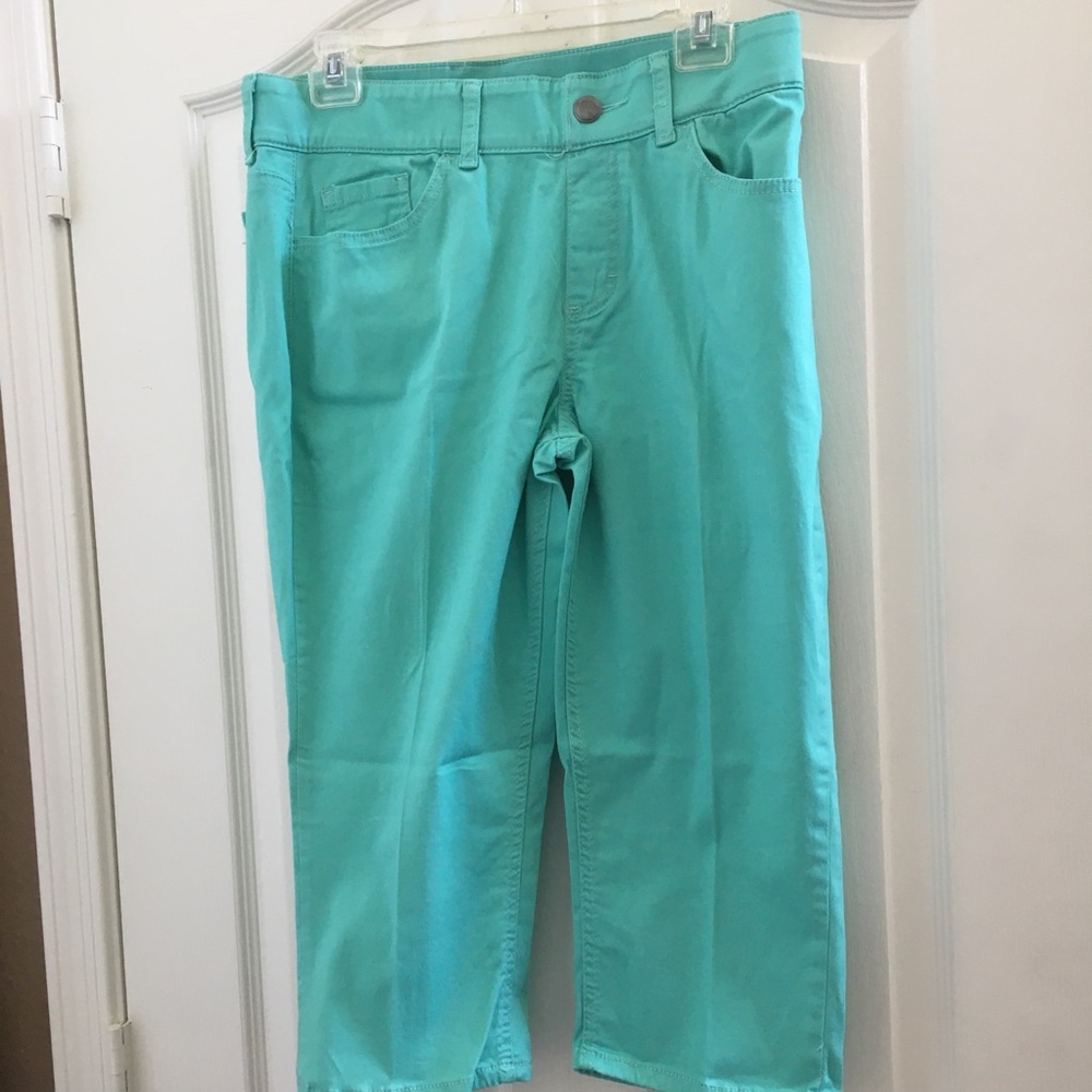 FINAL MARKDOWN Riders by lee mid rise capris 10